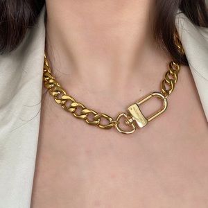 Louis Vuitton clasp chain necklace